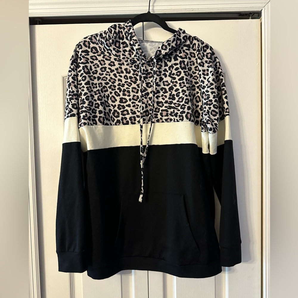 Never worn pullover xl